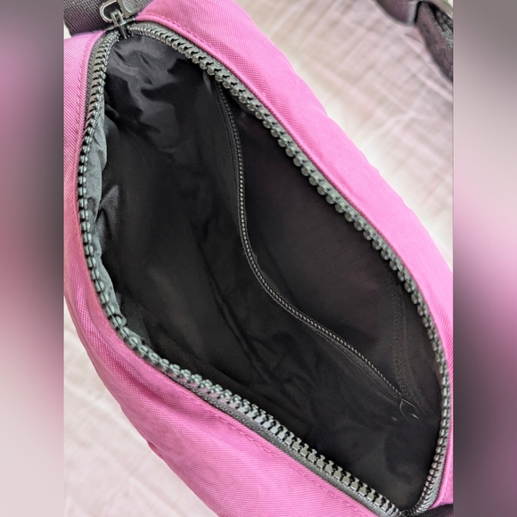 BAGGU Extra Pink Camera Crossbody Bag - Picture 4 of 6